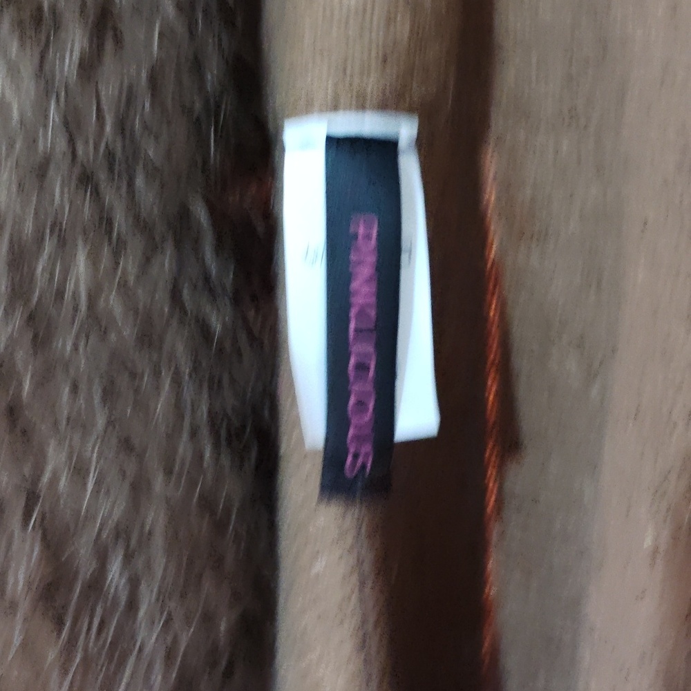 Luxurious Tan Faux Fur-Trimmed Women's Cape - Picture 3 of 5